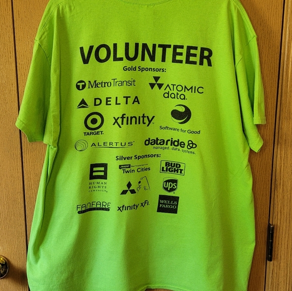 ❤P🧡R💛I💚D💙E💜 T-shirt from 2017 in Twin Cities! - Picture 3 of 13